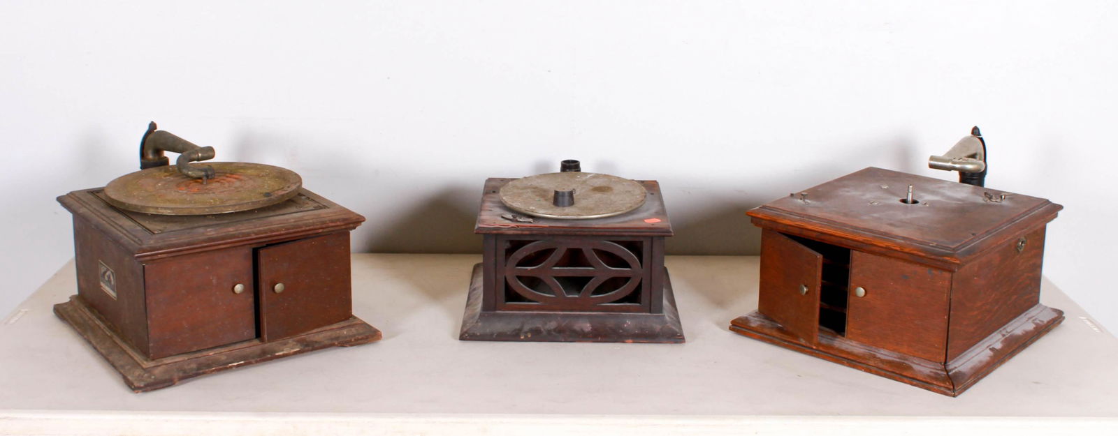 (3) Oak victor inside horn disc record players (1 of 6)