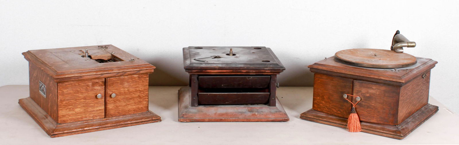 Oak Victor VVII lacking turntable, Columbia disc record: Oak Victor VVII lacking turntable, reproducer, and crank, Columbia disc record player, missing crank, reproducer, and turntable, Victor VVII lacking reproducer and crank,