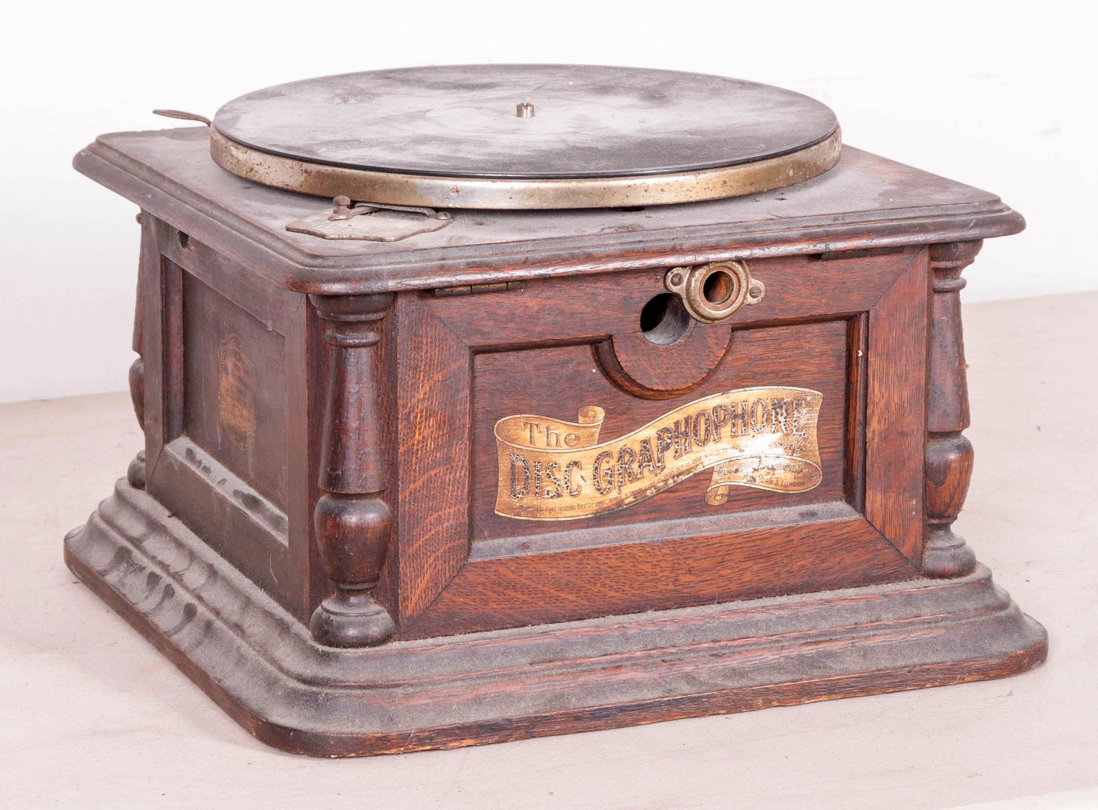 Oak Columbia phonograph Co, "The Disc Graphaphone" (1 of 3)
