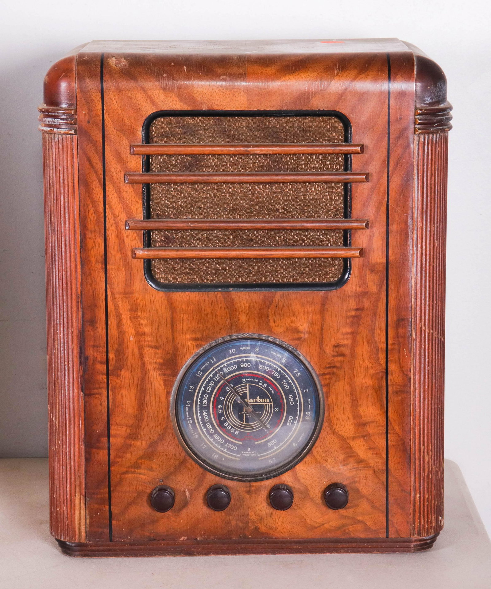 Sparton Multiband receiver model 617: Sparton Multiband receiver model 617, unknown working condition, all tubes appear to be present, speaker still intact, 20-1/4"h x 16-1/4"w