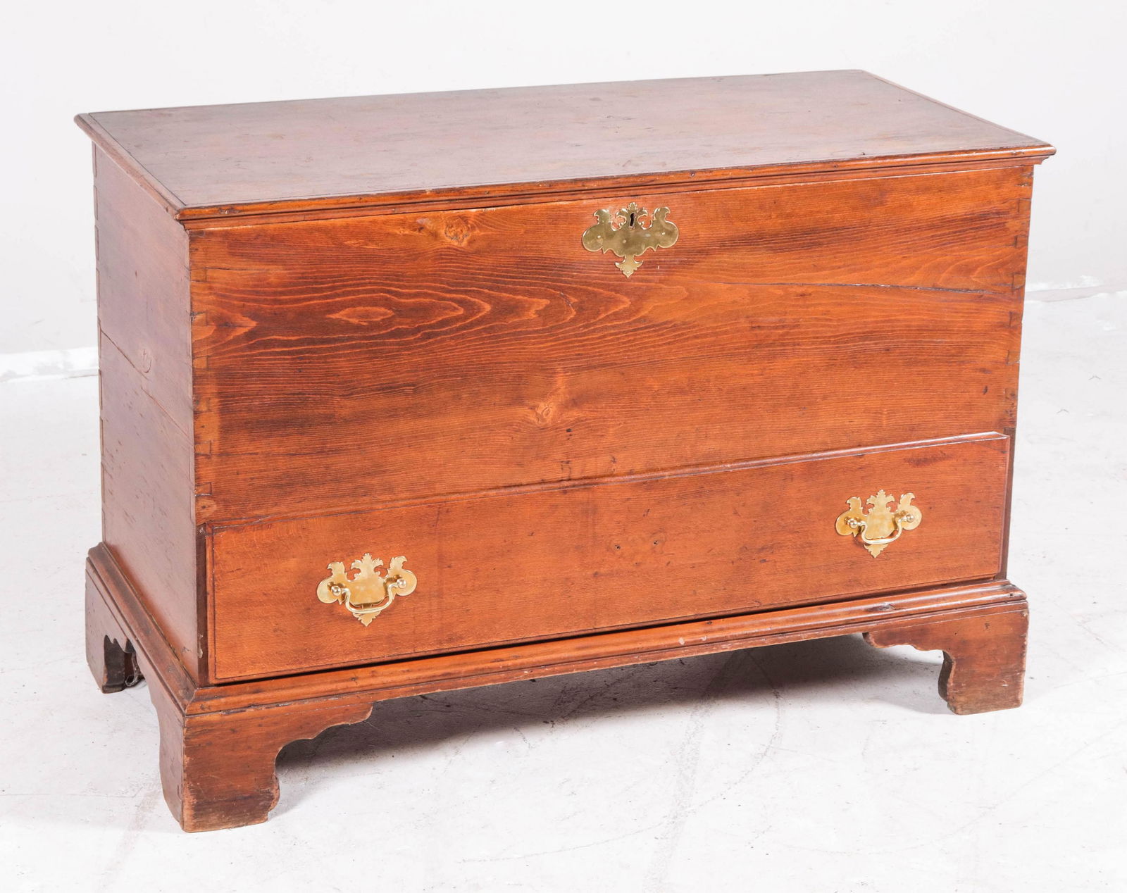 Pine dovetailed blanket chest (1 of 5)