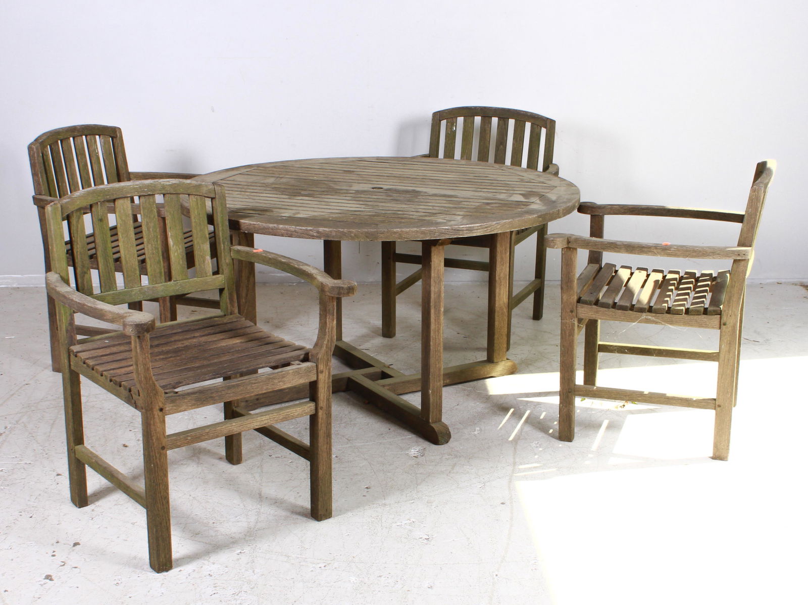 (5) Teak Round Table with 4 chairs (1 of 3)