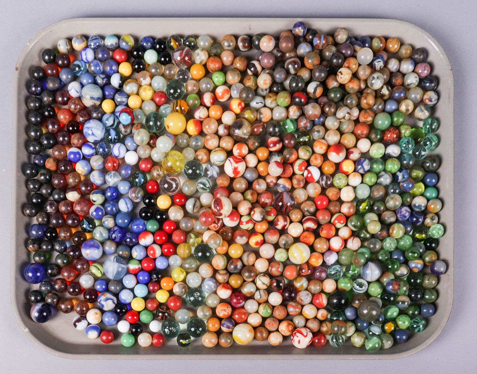 (400+) Vintage Marbles: (400+) Vintage marbles, largest 1", smallest 1/2"