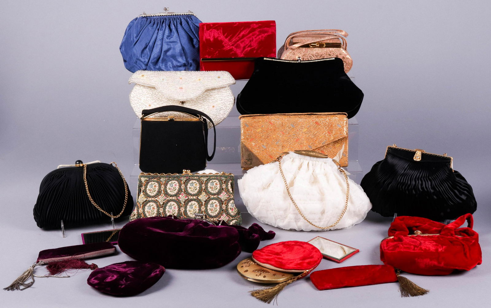 (12) 1940's-50's Ladies Evening Bags (1 of 7)