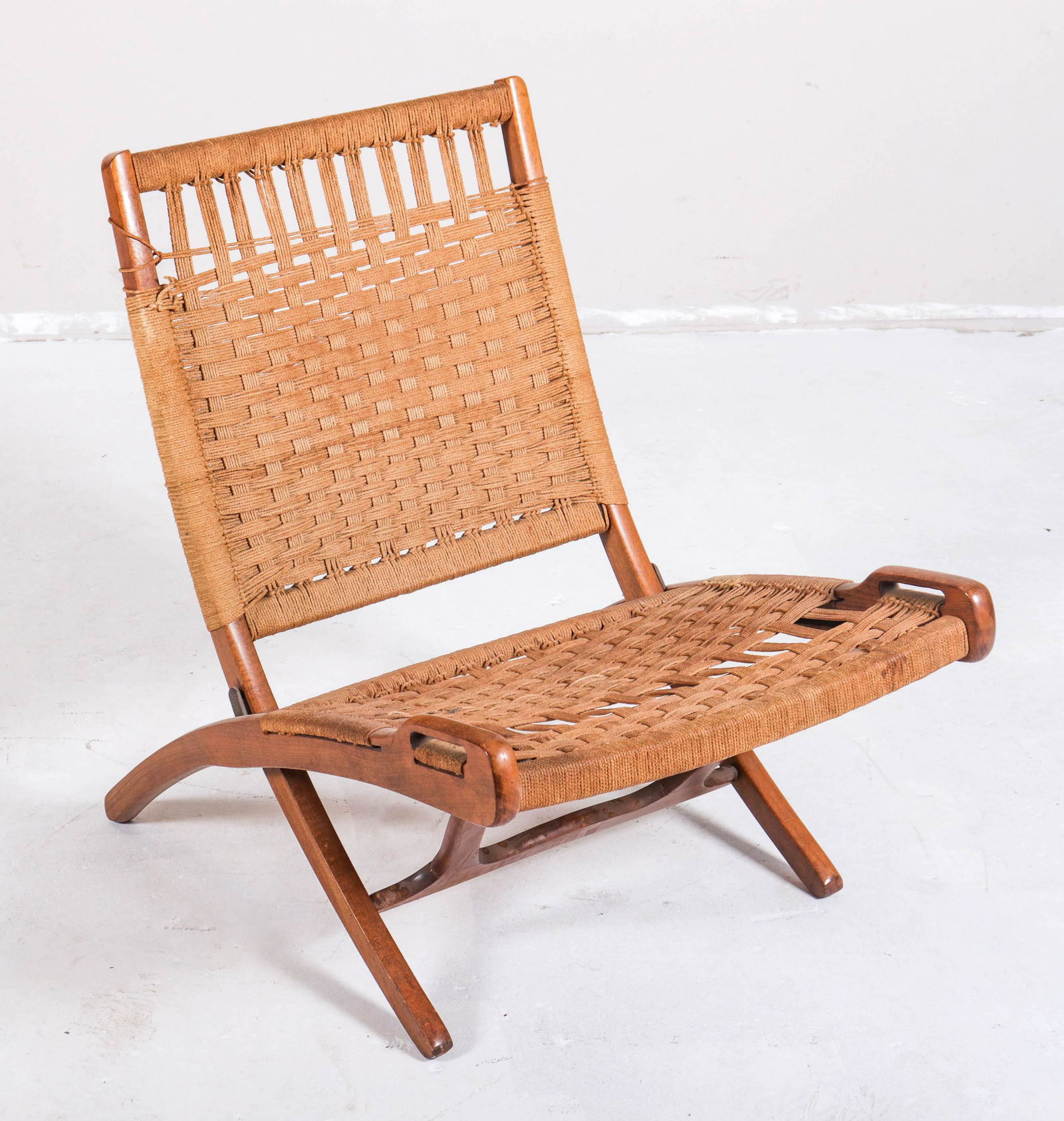 Hans Wegner style folding rope chair (1 of 1)