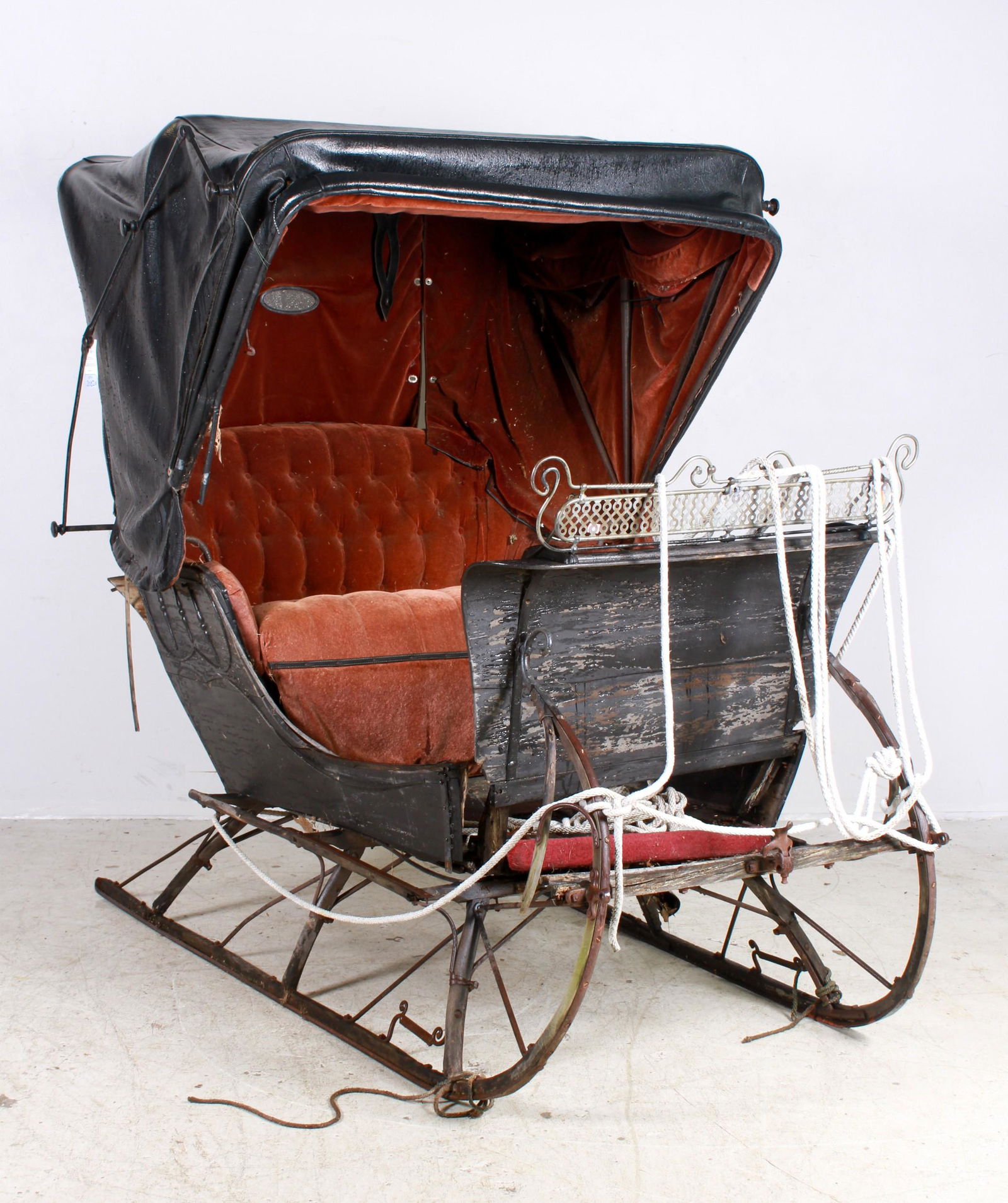 Hooded sleigh with leather retractable top (1 of 6)