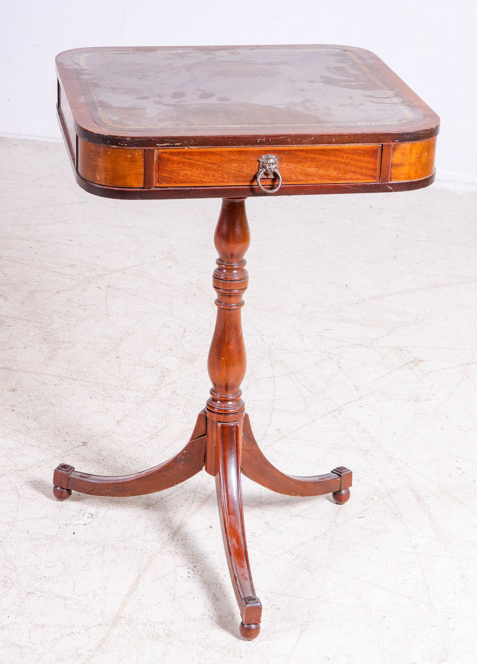 Regency style mahogany lamp table with leather top (1 of 3)