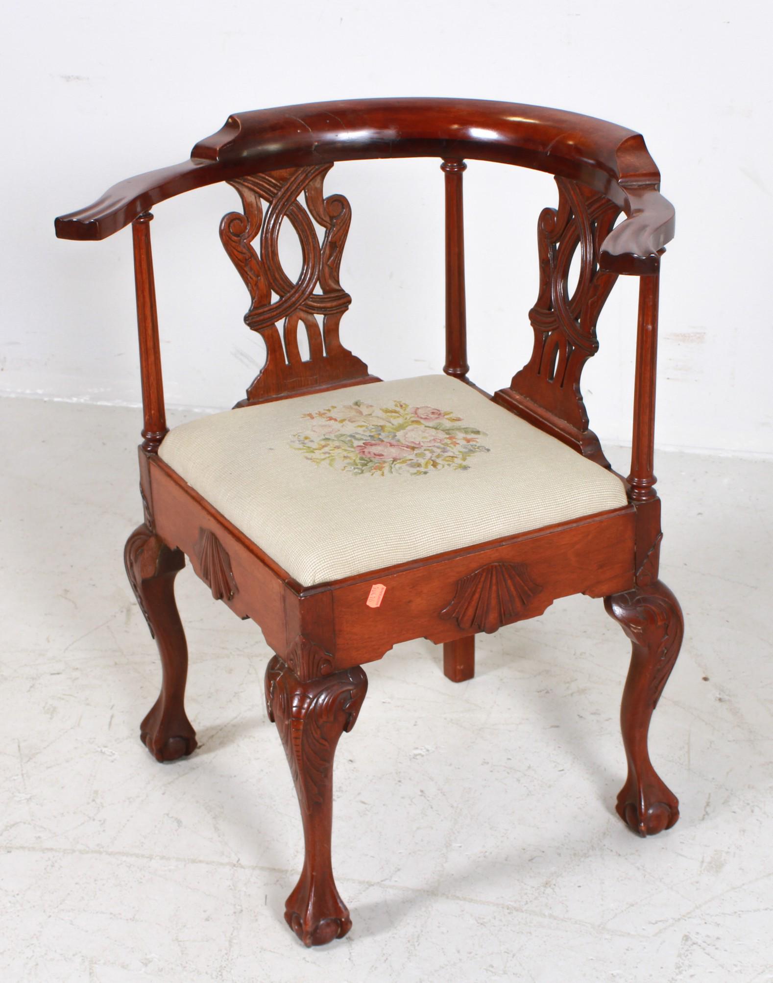 Chippendale style Mahogany corner chair (1 of 4)