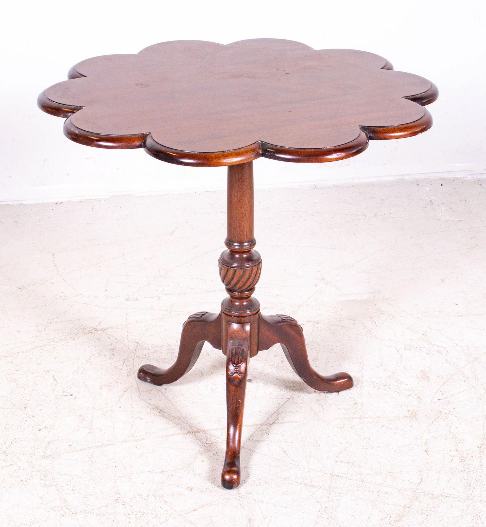 Walnut Queen Anne style pedestal table (1 of 2)