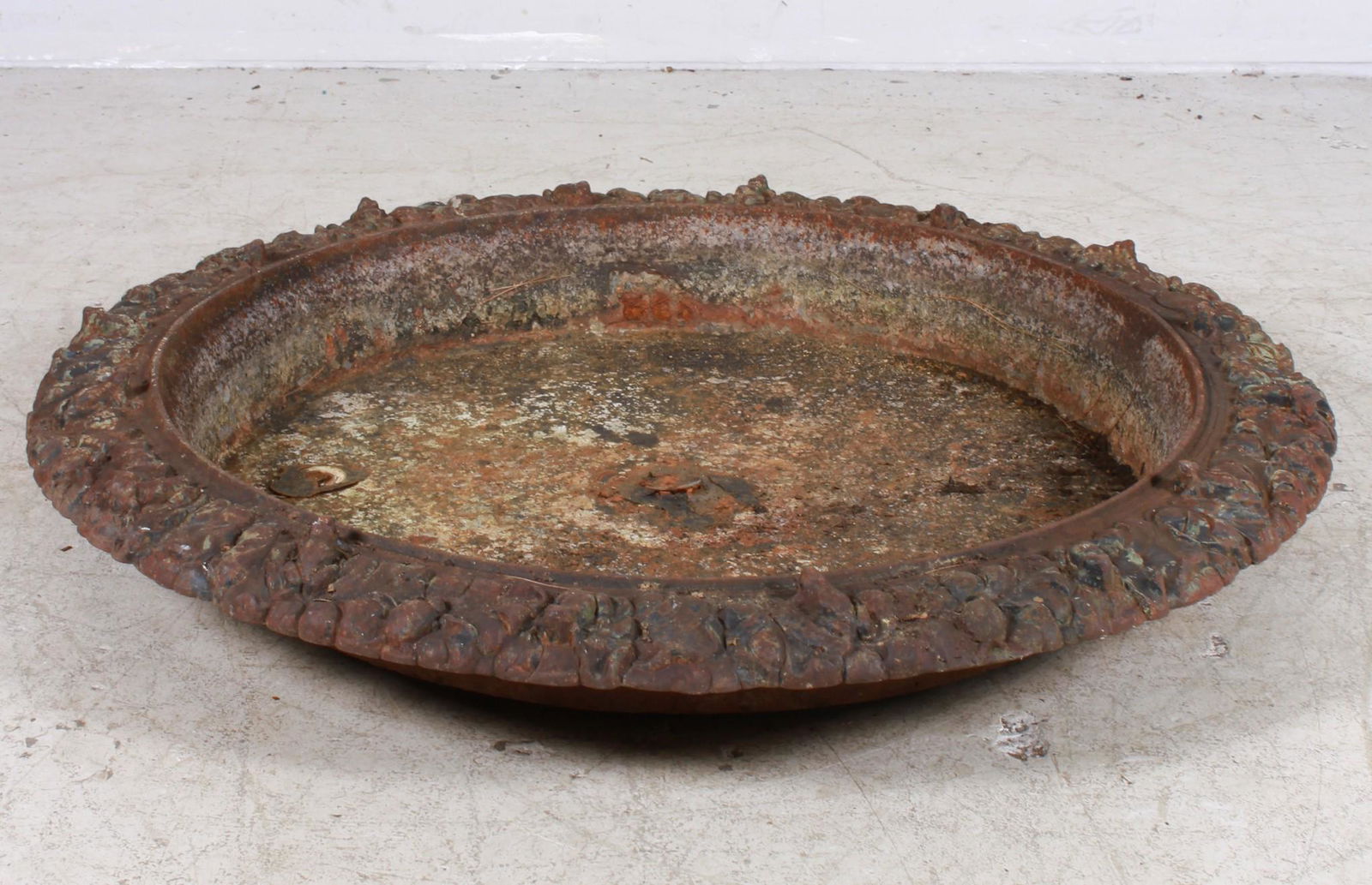 Cast iron round pond w/ frogs (1 of 2)