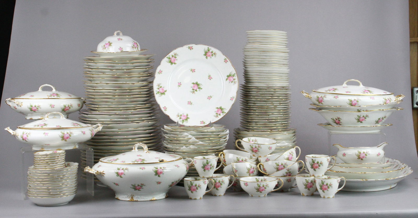 (171) Pcs GDA Limoges Pink Rose Dinnerware (1 of 6)