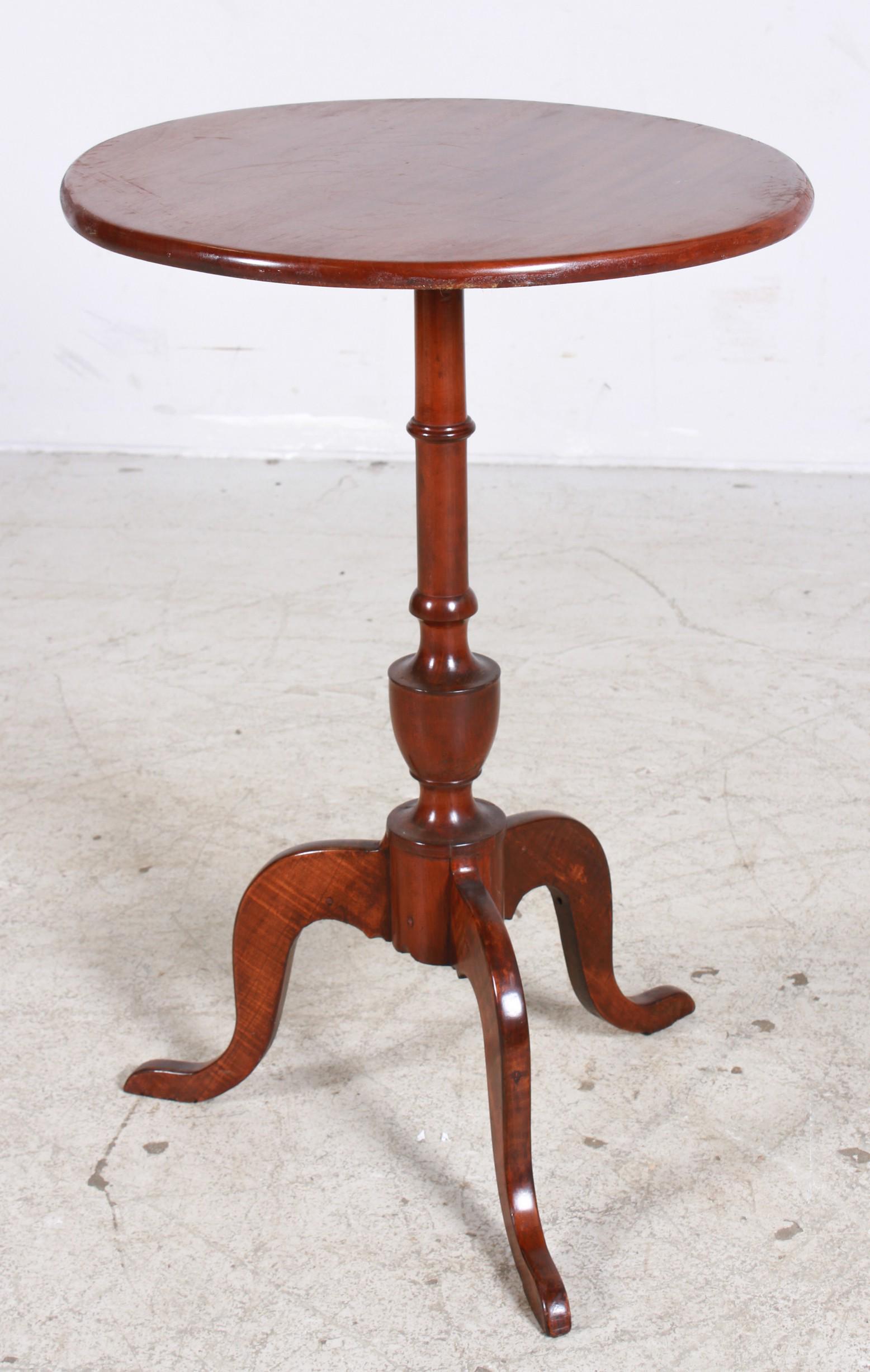 American Federal walnut stand (1 of 2)