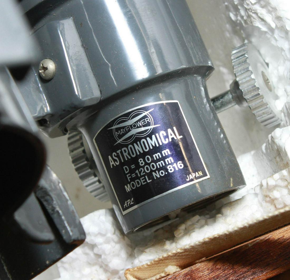 Mayflower 600X refractor telescope in original case (1 of 3)