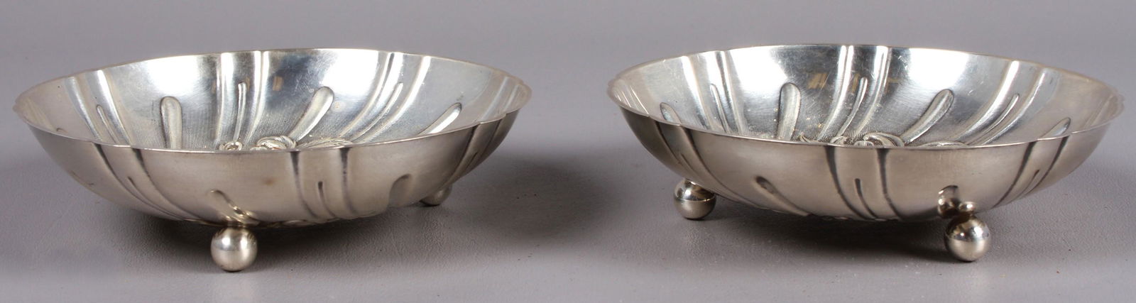 Pair of S Kirk & Sons Sterling Berry Bowls (1 of 3)