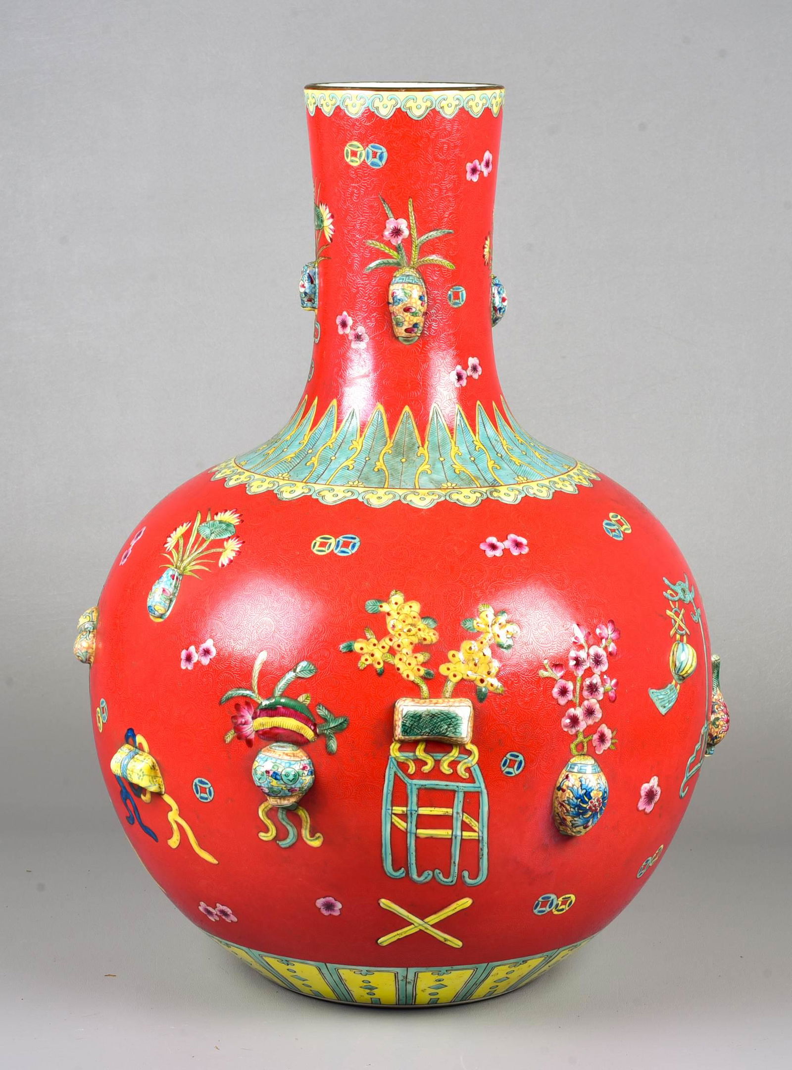 Chinese porcelain vase (1 of 3)