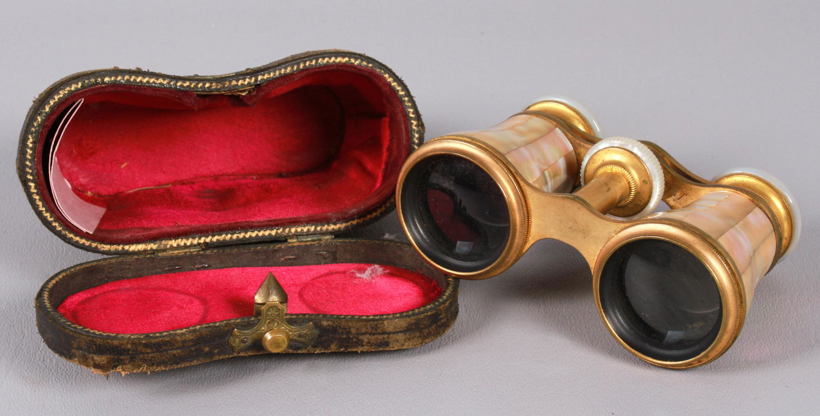 Verdi Paris Mother of Pearl Opera Glasses (1 of 3)