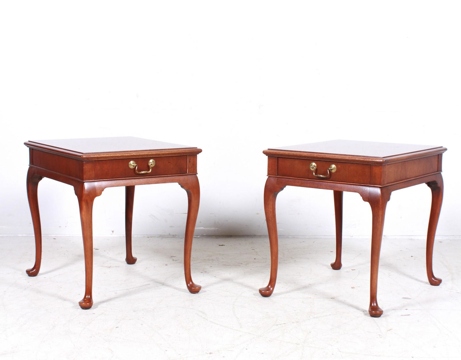 Pair Queen Anne Hickory Chair Co mahogany end tables (1 of 4)