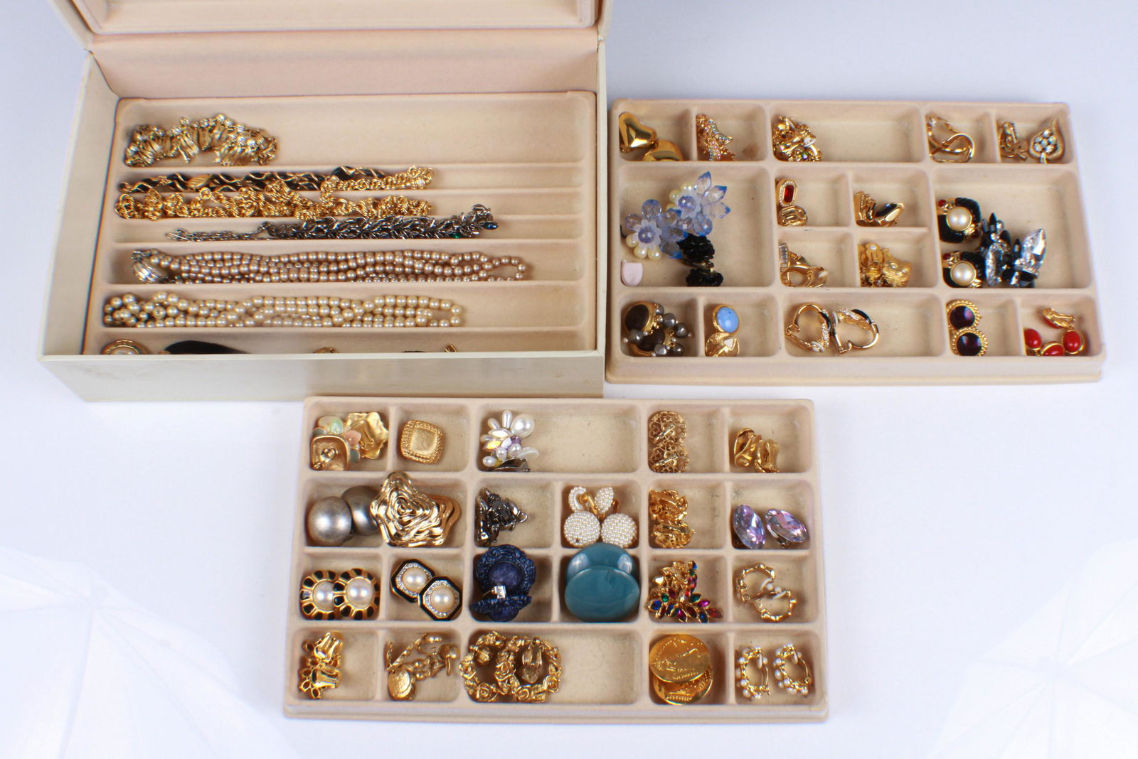 Designer Costume Jewelry in Felt Lined Jewelry Box (1 of 20)