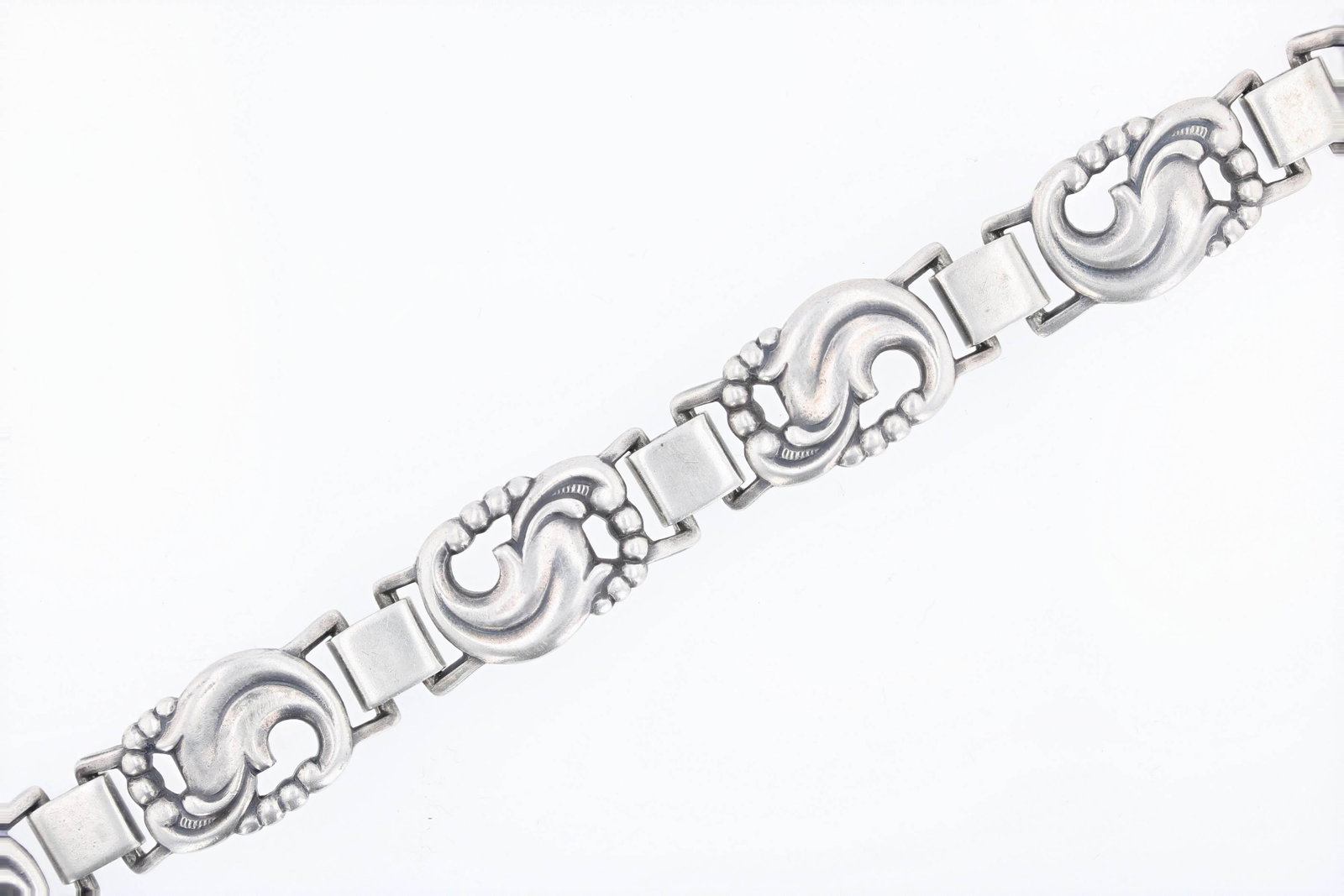 Sterling Silver Eiler & Marlowe Bracelet: A sterling silver Eiler & Marlowe bracelet marked " E&M 123 Sterling Denmark "7.25" 0.880 ozt.