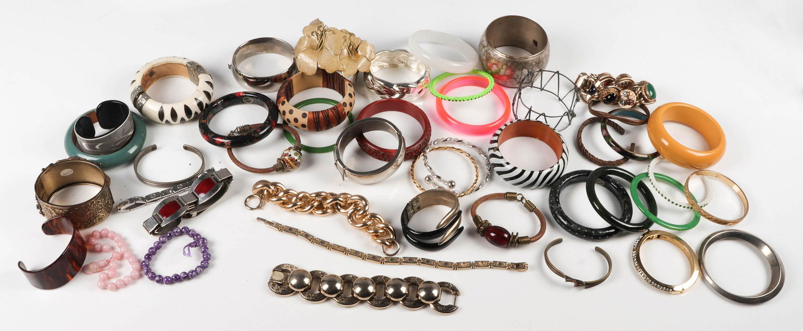 (45) Pc Bangle Bracelet Lot: (45) Bangle Bracelet Jewelry Lot C/O: Fashion acrylic, wood, and brass bangles.