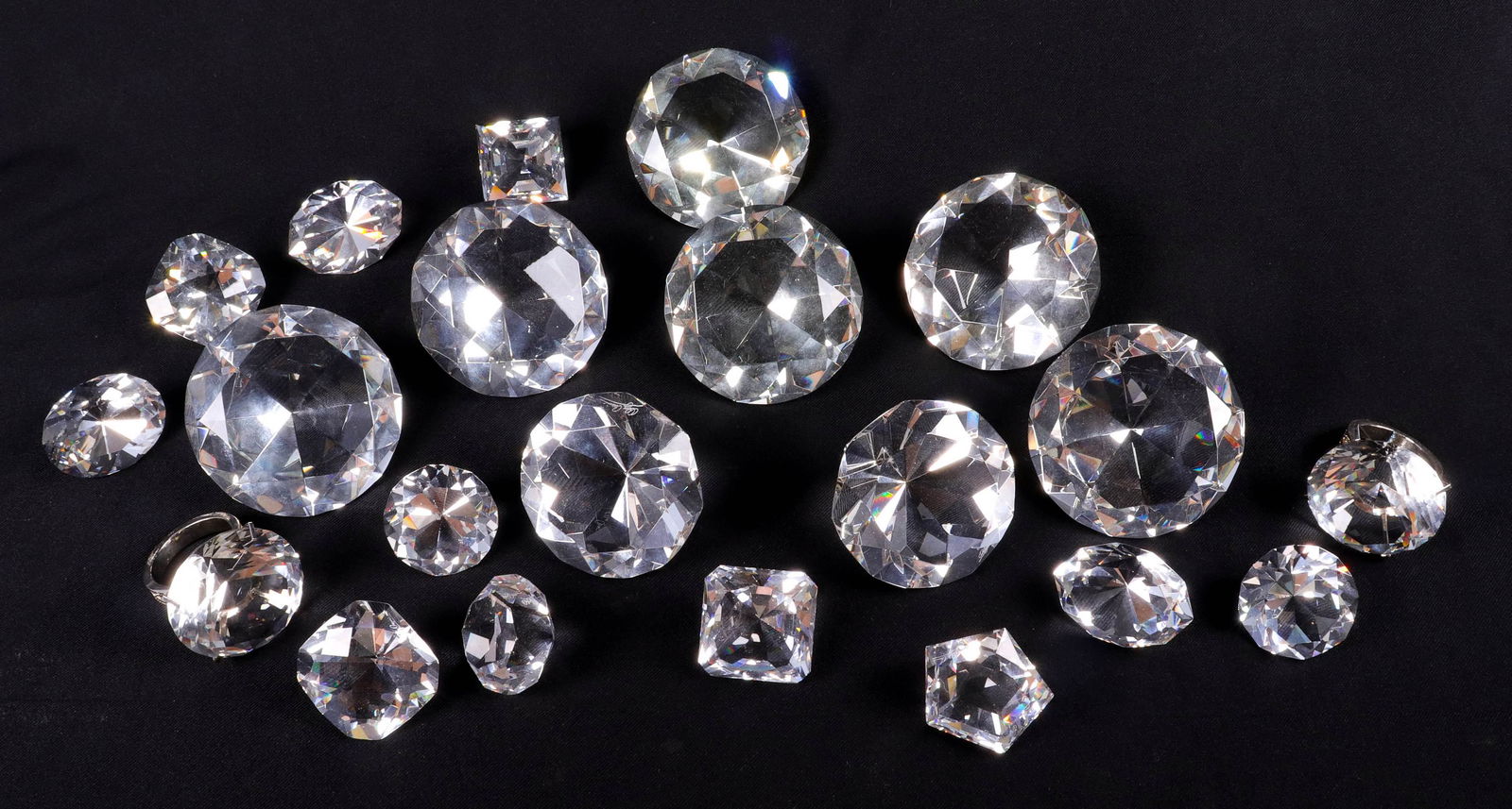 (21) Diamond Form Paperweights (1 of 4)