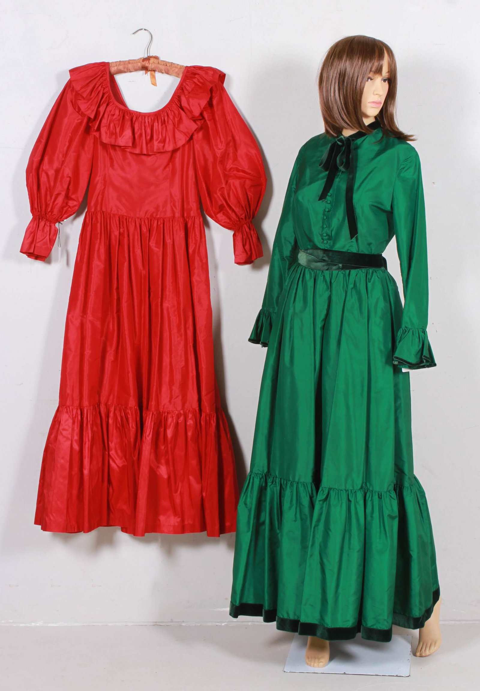 (2) Oscar de la Renta and Style Late 70's Dresses: (2) Oscar de la Renta and style late 70's dresses to include emerald silk Oscar de la Renta ruffle hem dress with silk covered button front corset, darted chest, ruffle cuffed sleeves and deep emerald