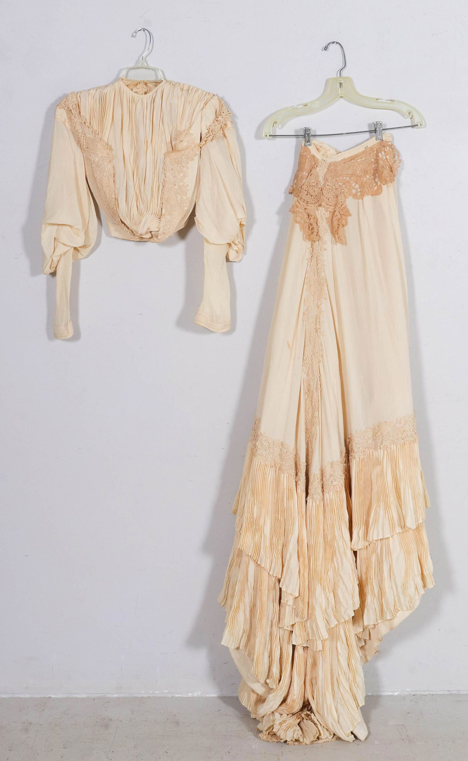 1900 Silk and Lace Wedding Gown (1 of 14)