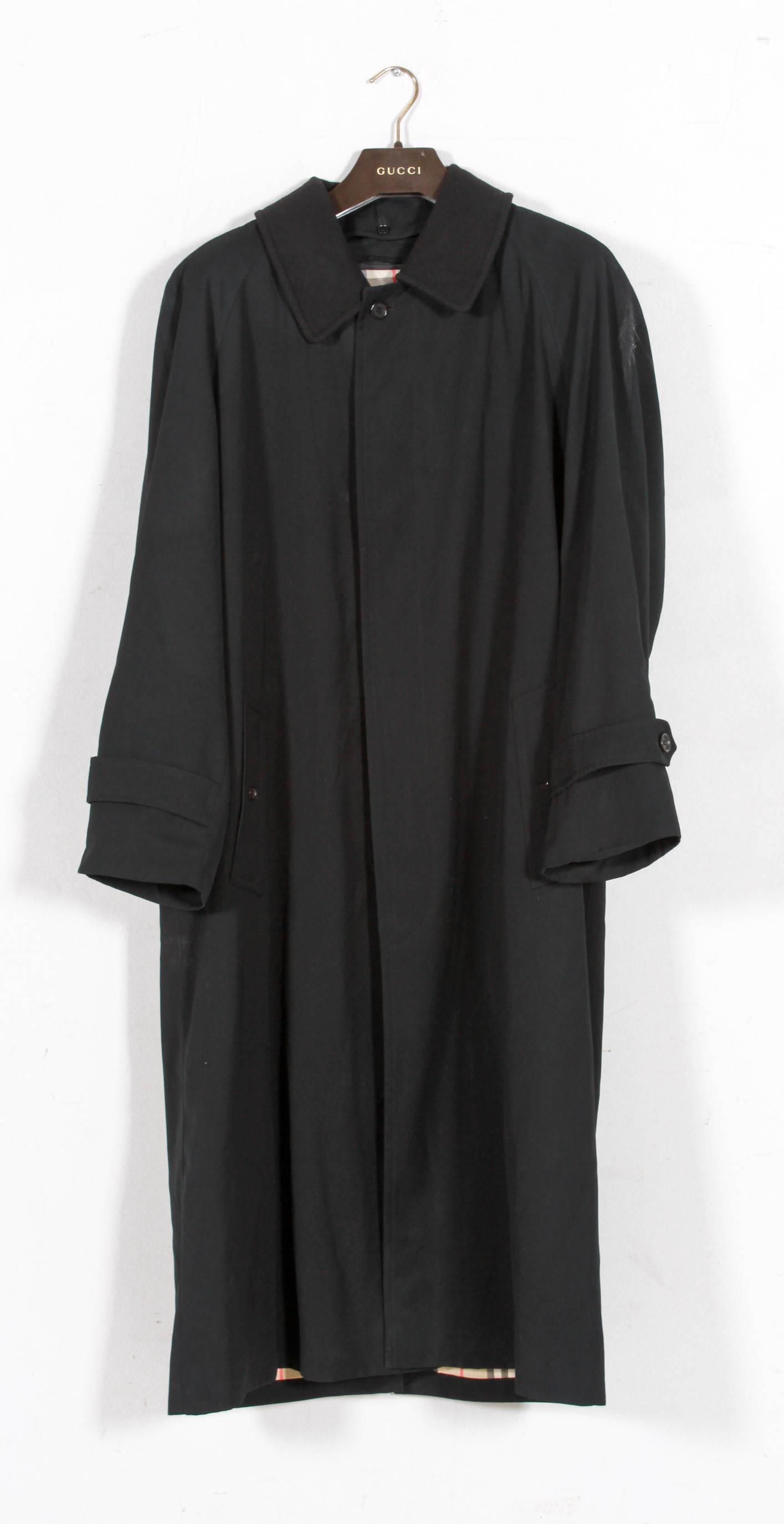 Mens Burberry Trench (1 of 2)