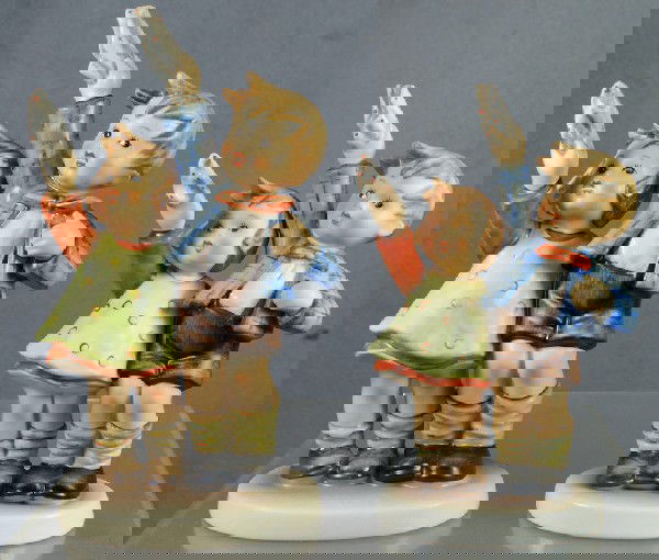 2 Hummel figurines: Auf Wiedersehen: - 153/I, 6 3/4: 2 Hummel figurines: Auf Wiedersehen: - 153/I, 6 3/4" tall; Auf Wiedersehen, 5 3/4" tall, modern marks, no damage, no box, 4 digit security number etched on base