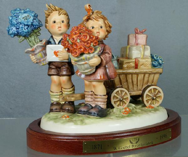 Hummel figurine: Loves Bounty - 751, 8" x 9" incl: Hummel figurine: Loves Bounty - 751, 8" x 9" including base, modern marks, original box, no damage, with wooden base, 4 digit security number etched on base
