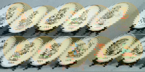 Lot of 20 Hummel plates: 1977 - 270; 1978 - 271; 1: Lot of 20 Hummel plates: 1977 - 270; 1978 - 271; 1979 - 272; 1980 -273; 1981 - 274; 1982 - 275; (2) 1983 - 276; 1984 - 277; 1985 - 278; 1986 - 279; 1987 - 283; 1988 - 284; 1989 - 285; 1990 - 286; 1991