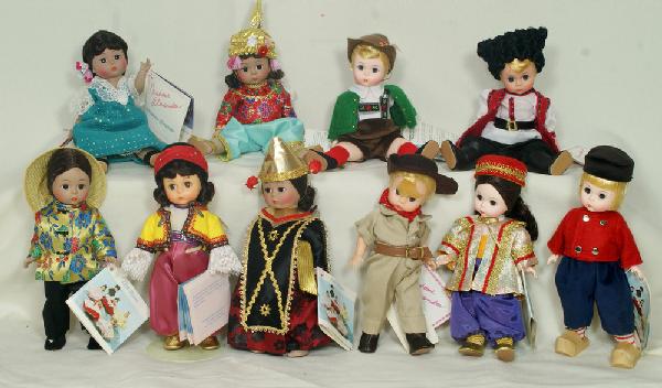 Lot of 10 Madame Alexander Country Dolls, Austria: Lot of 10 Madame Alexander Country Dolls, Austria Boy 599; Anatolia 524; Indonesia 579; China 572; Turkey 587; Australia 504; Thailand 567; Philippines 554; Cossack 511; Netherlands Boy 577, all origi