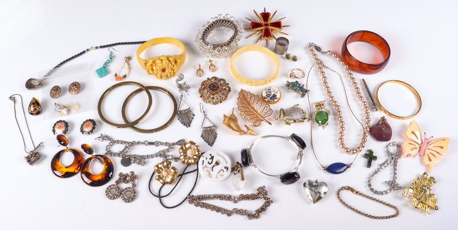 Vintage Jewelry Box with Jewelry (1 of 5)