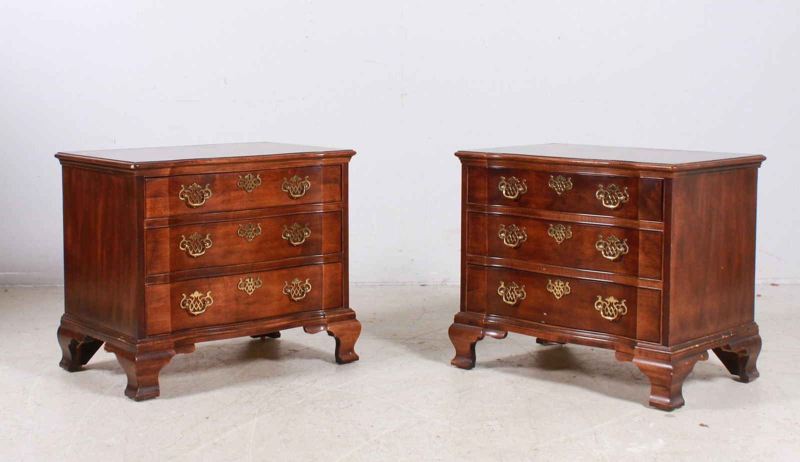 Pair Henredon mahogany 3-drawer nightstands (1 of 1)