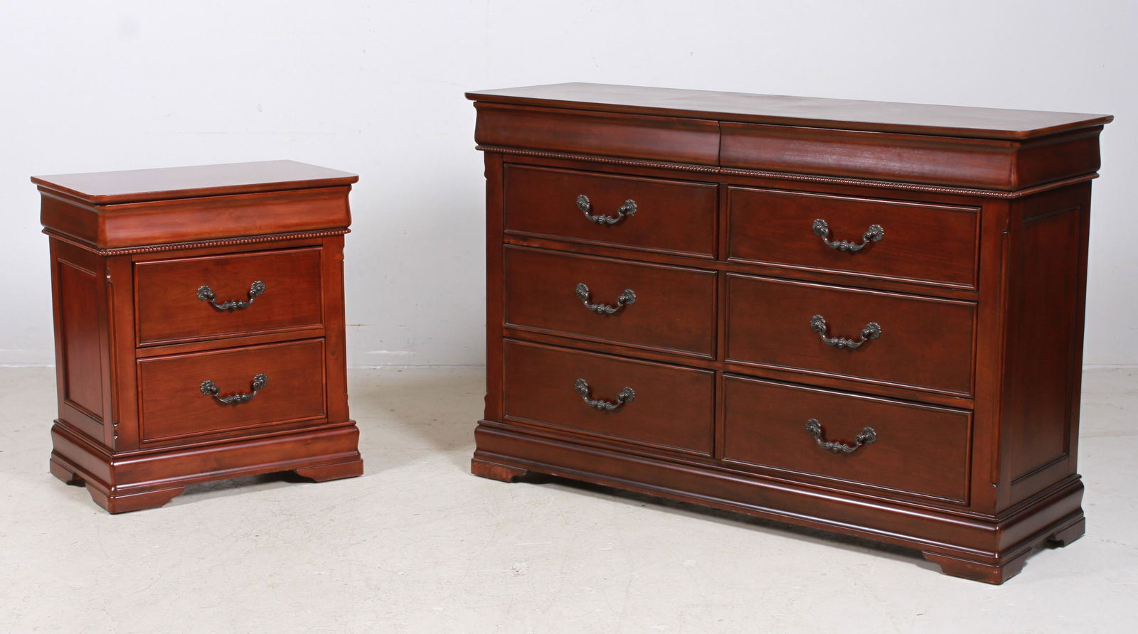 Mahogany dresser and matching nightstand (1 of 6)