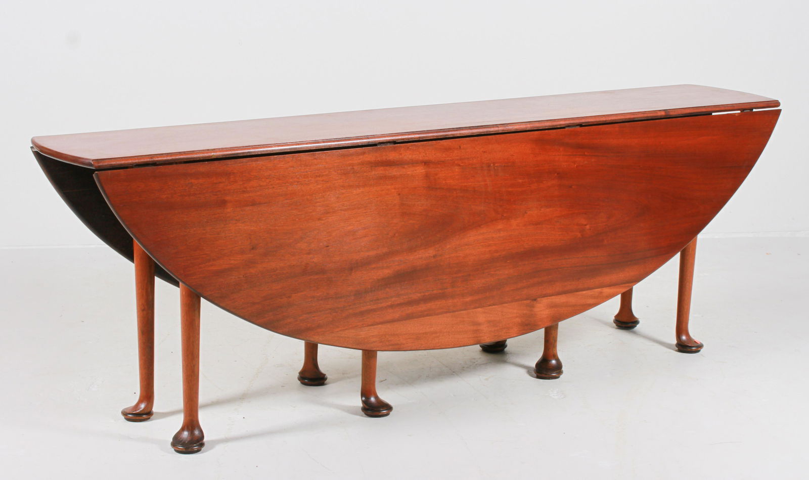 Mahogany Queen Anne style drop leaf hunt table (1 of 3)