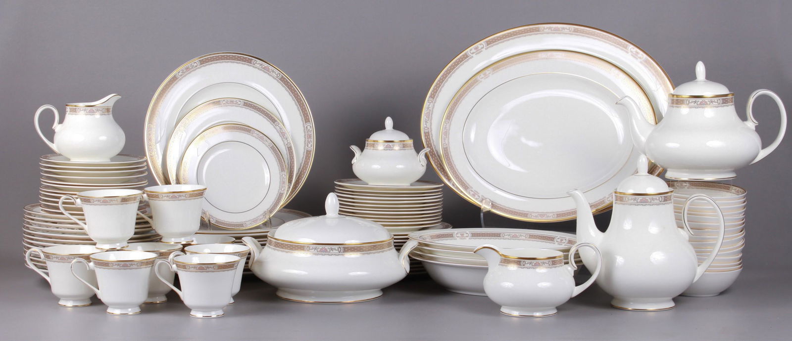 (100) Pcs Royal Doulton Vermont Dinnerware (1 of 4)