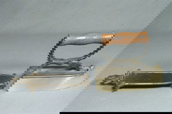 Box iron with removable top, with slug and origina: Box iron with removable top, with slug and original trivet, handle marked "pat applied for", 6 3/4" l