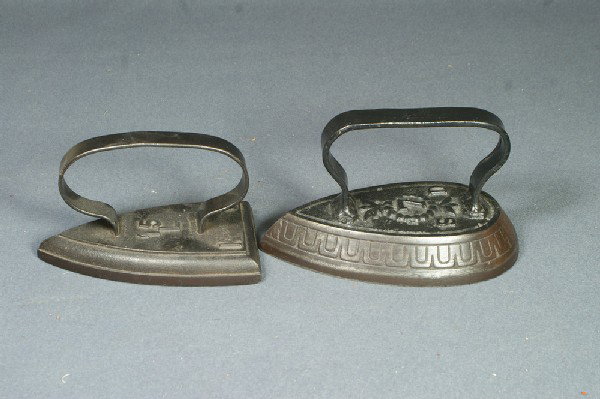 (2) Flat irons, 7 in a wreath, and the letters "SD: (2) Flat irons, 7 in a wreath, and the letters "SD", 7" l, 15L, K0, 5 3/4" long, each with strap handle