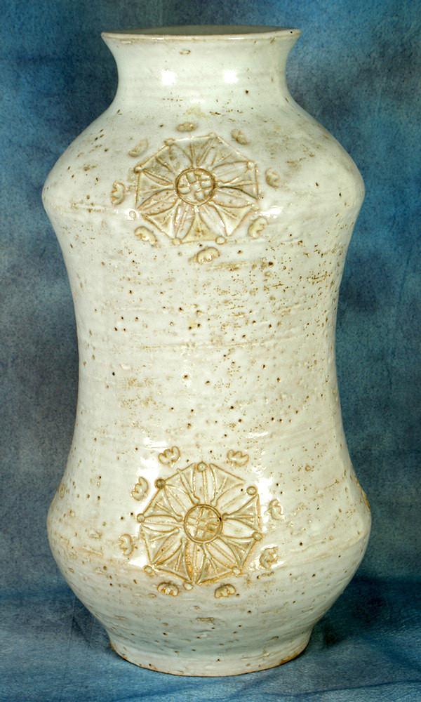 Large beige pottery mid-century Italian vase, mark: Large beige pottery mid-century Italian vase, marked "Raymor", 15 1/4" h