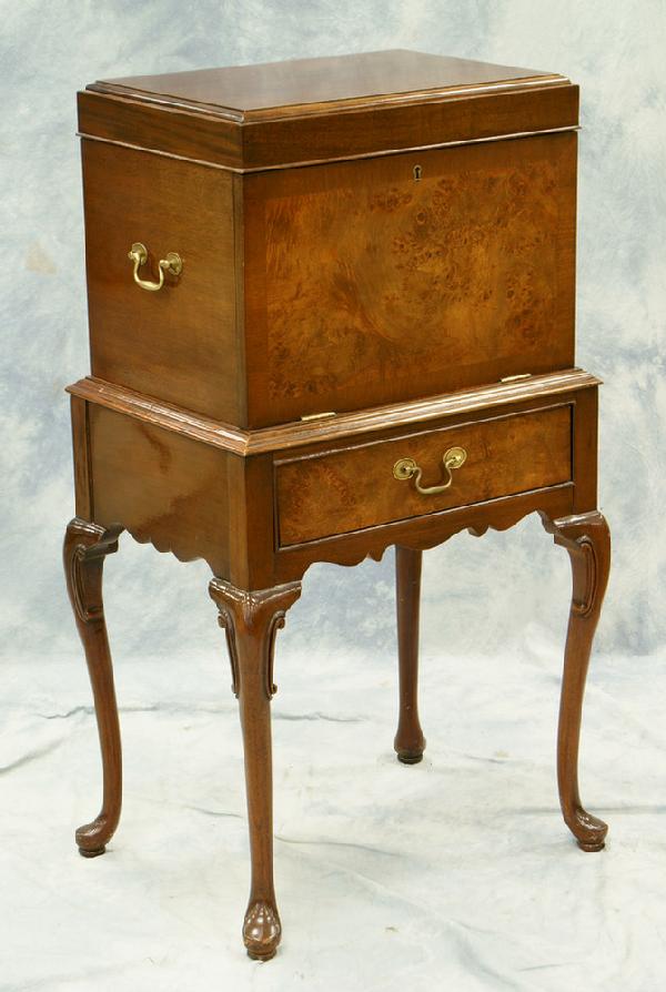 Mahogany Queen Anne style silver chest, lift lid: Mahogany Queen Anne style silver chest, lift lid and fall front concealing a fitted top tray and 3 lined drawers, American Masterpiece Collection by Hickory, light surface blemishes, 21 1/2" w, 41" hi