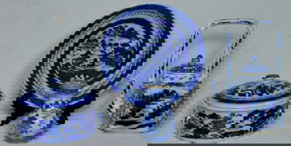 4 pcs Chinese Export porcelain blue and white pat: 4 pcs Chinese Export porcelain blue and white pattern c/o rare shaker with extensive rim frits, 3 1/2" tall, a plate 7" dia, covered dish, 5 5/8" dia, and a small wine pot, approximately 7" to top of