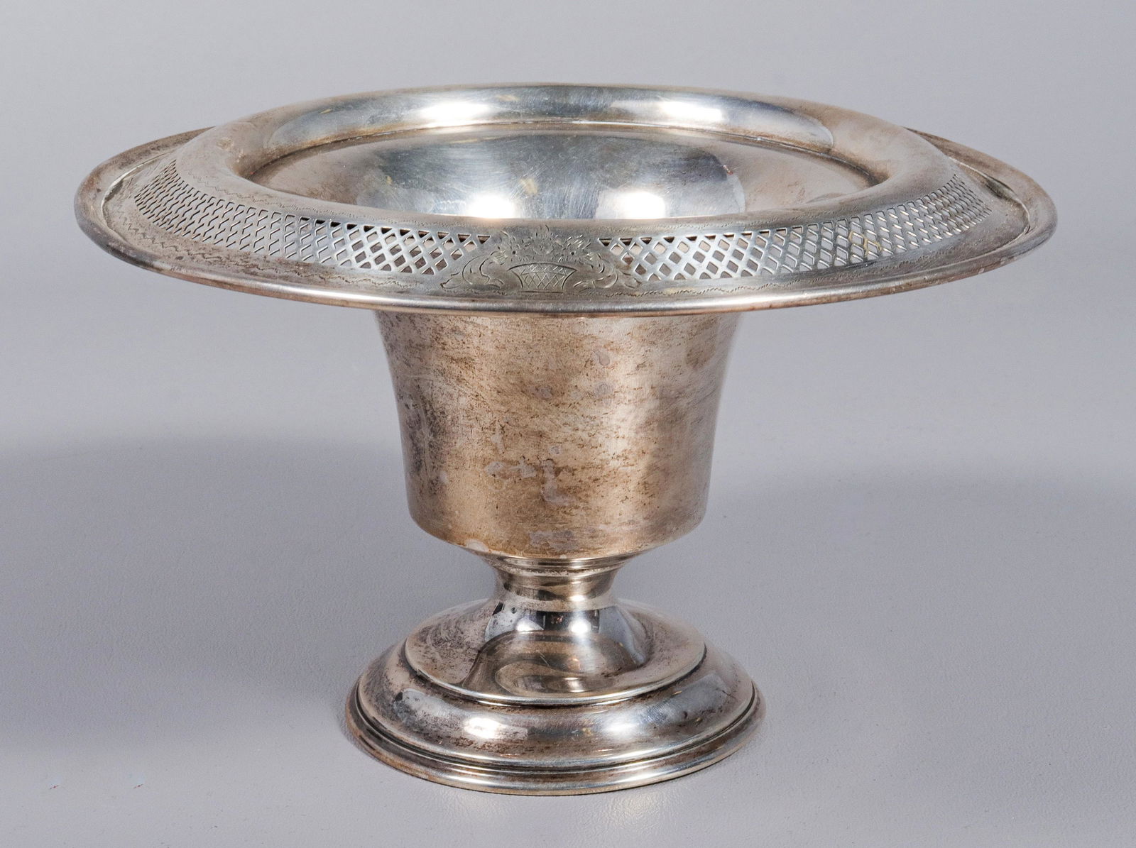 Sterling Pierced Edge Center Vase (1 of 2)