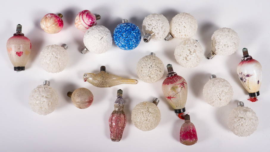 (21) Figural Christmas Light Bulbs Nov 23, 2021 William Bunch