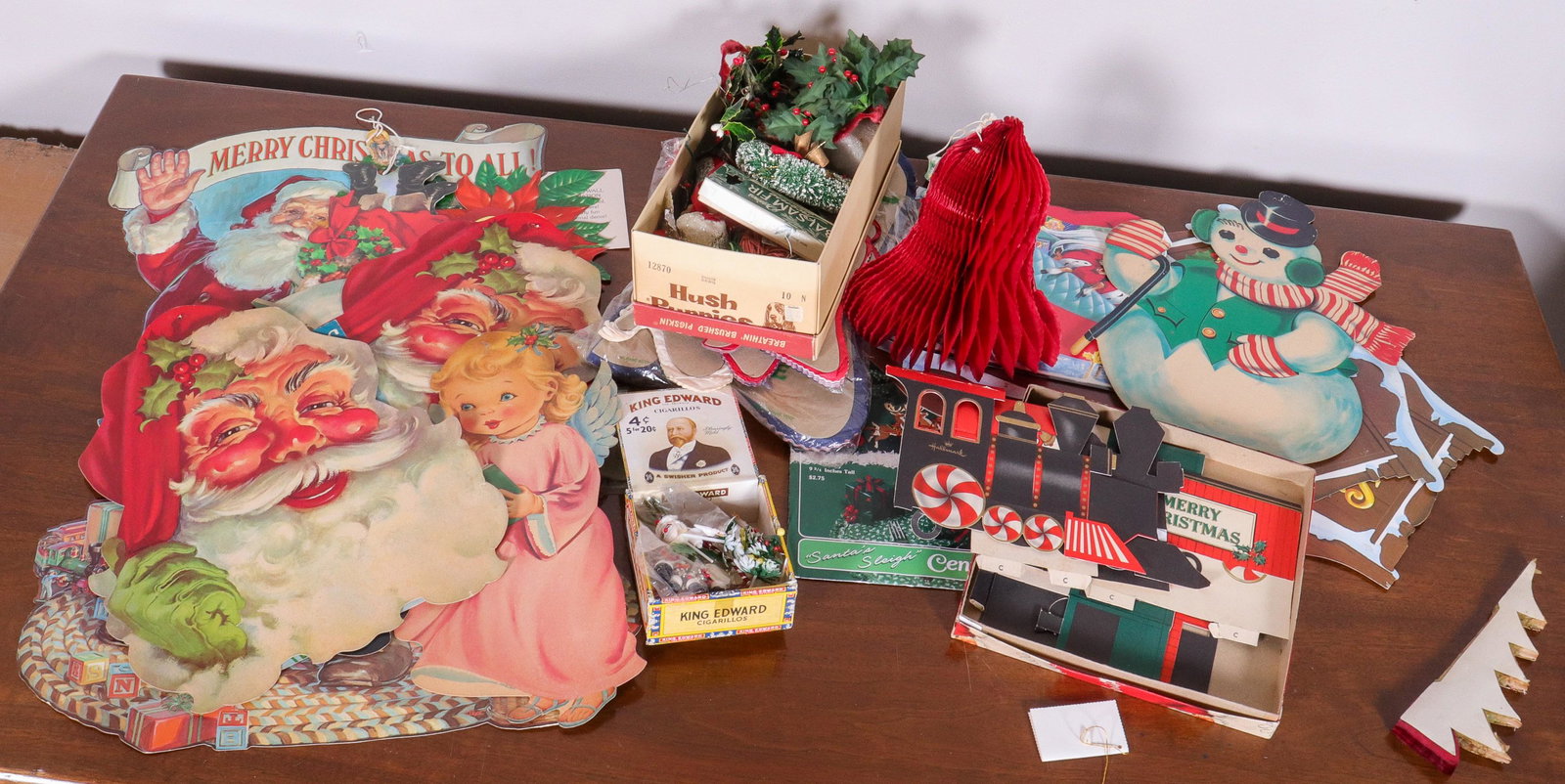 Large Lot of Vintage Halloween Decorations: Large lot of vintage cardboard Halloween decorations, including some with honeycomb crepe