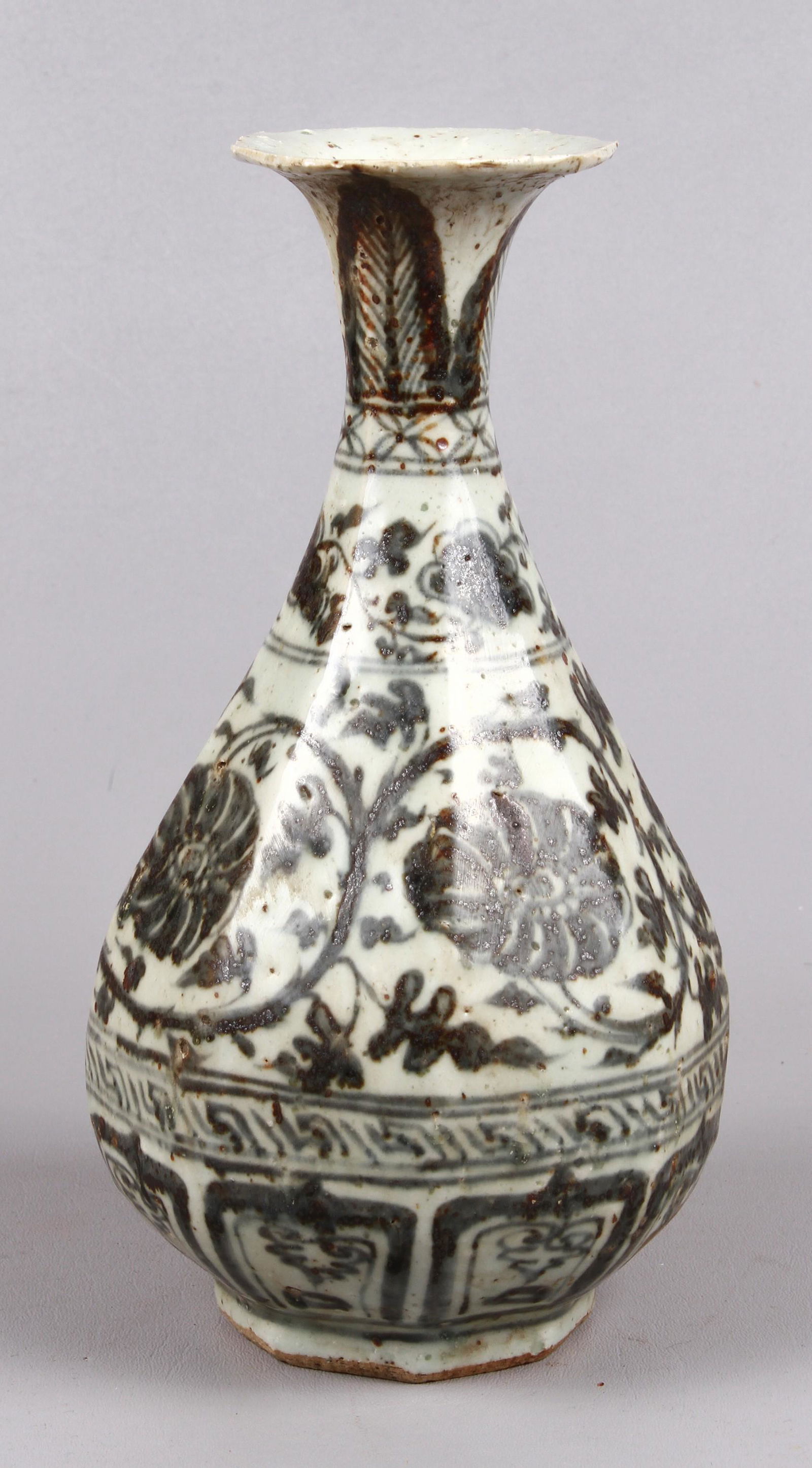 Chinese Porcelain Ming Style Vase (1 of 4)