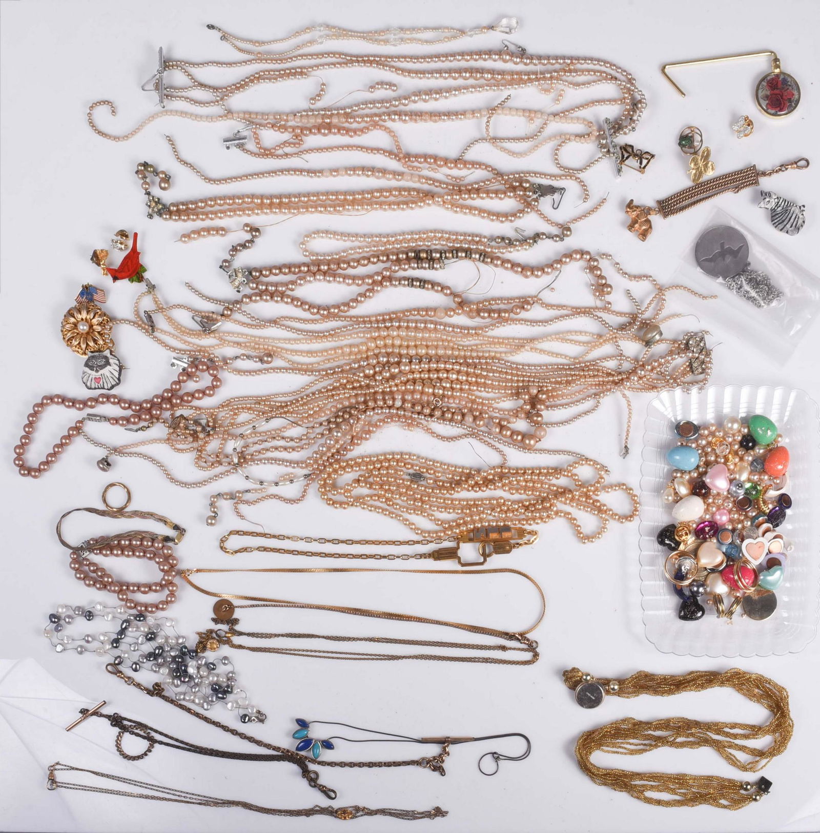 Large Bag of Misc Jewelry Parts, Beads, Broken (1 of 6)