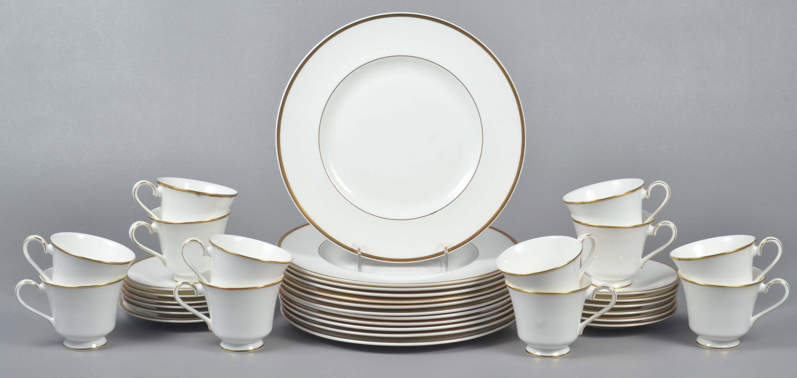 (36) Pcs Royal Doulton 'Alice' Dinnerware (1 of 5)