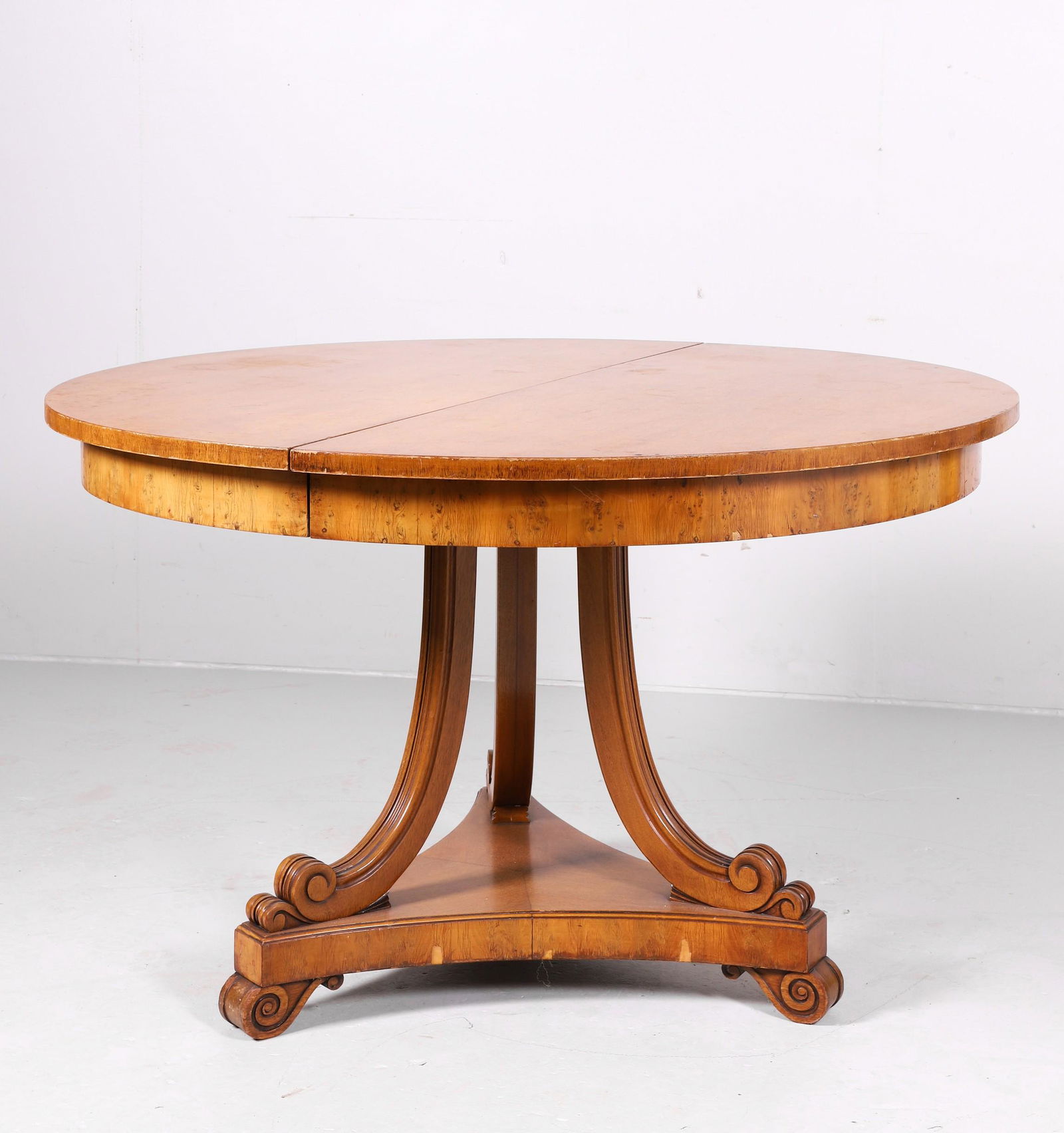Watertown Slide Co Regency style dining table (5074) on Mar 08, 2022