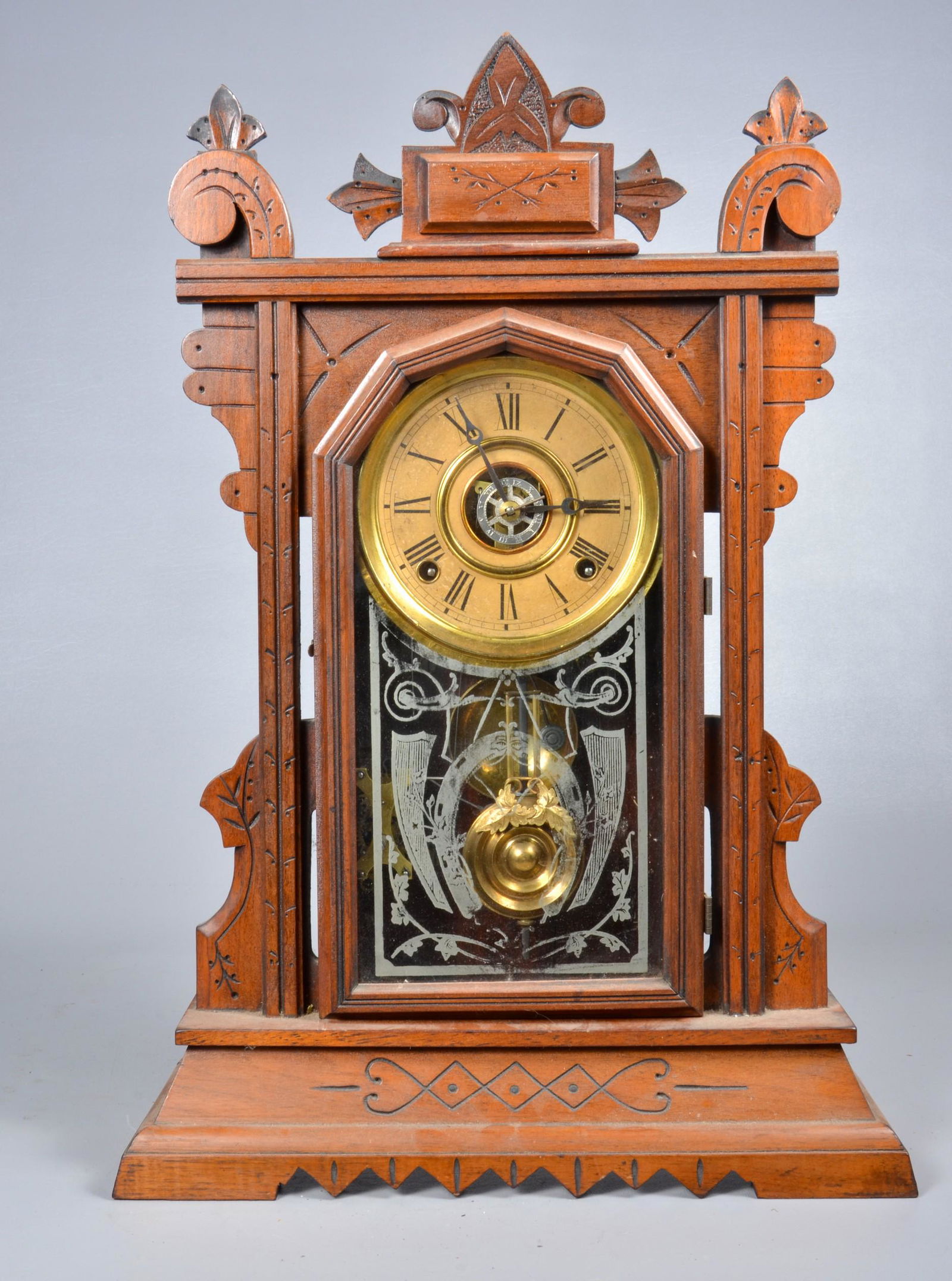 E Ingraham Walnut Victorian Shelf Clock (1 of 4)